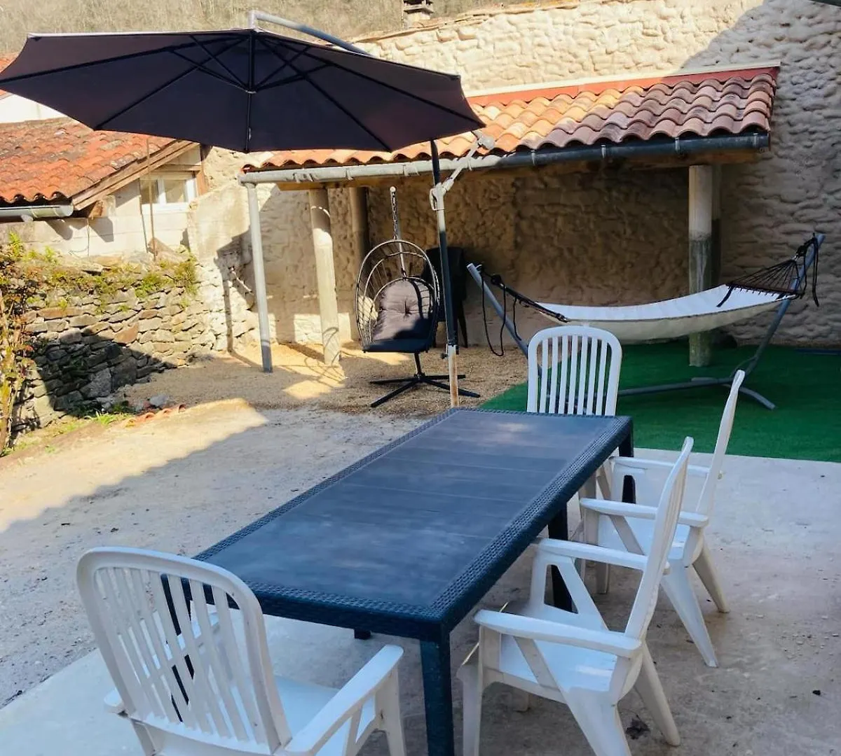 Gite Centre Village Burlats צרפת